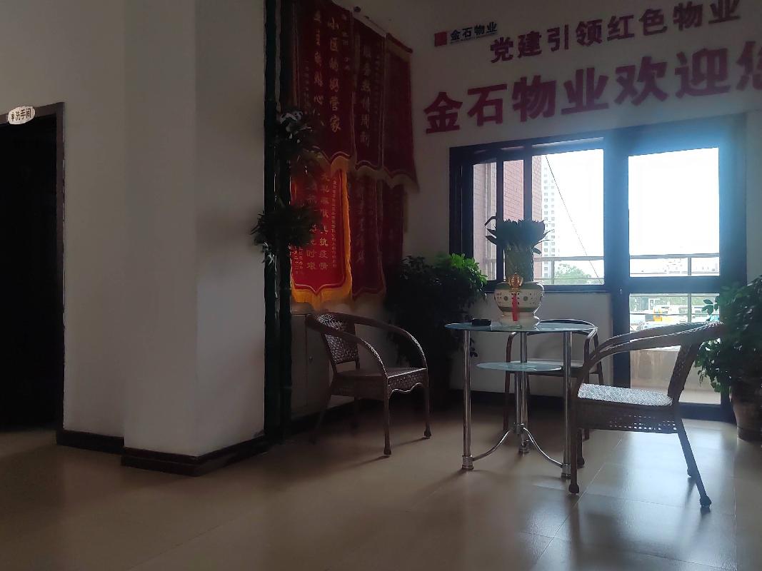 回民区呼钢东路咱家二期住宅小区西区3层物业办公楼
