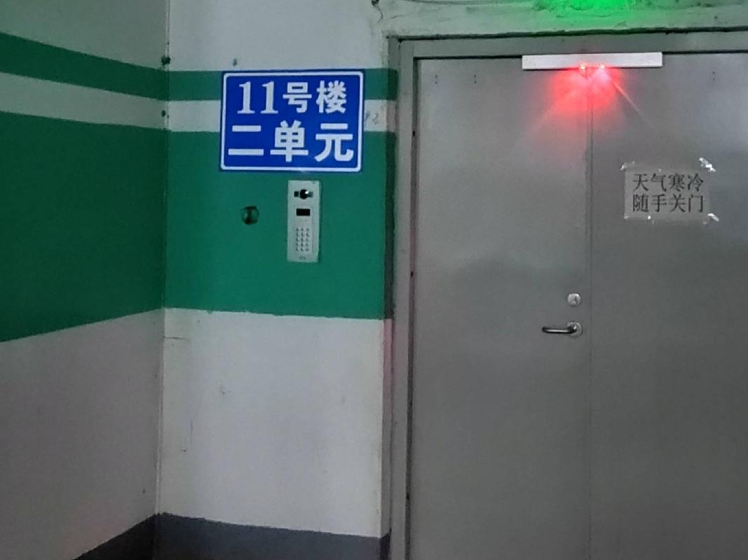 展东路与爱明街交汇处名都枫景小区11号和12号楼地下车位，车位号2