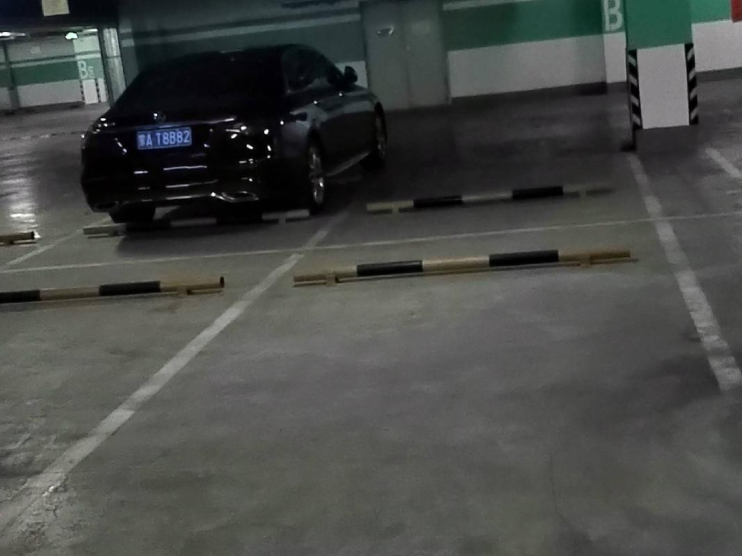 展东路与爱明街交汇处名都枫景小区11号和12号楼地下车位，车位号1
