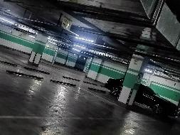 展东路与爱明街交汇处名都枫景小区11号和12号楼地下车位，车位号93
