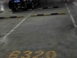展东路与爱明街交汇处名都枫景小区11号和12号楼地下车位，车位号2