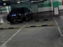 展东路与爱明街交汇处名都枫景小区11号和12号楼地下车位，车位号4
