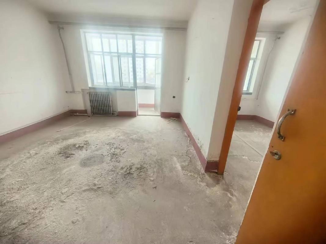 临夏州康乐县康乐路34号（大修厂）二轻局家属楼二单元601室住宅转让公告（第三次）