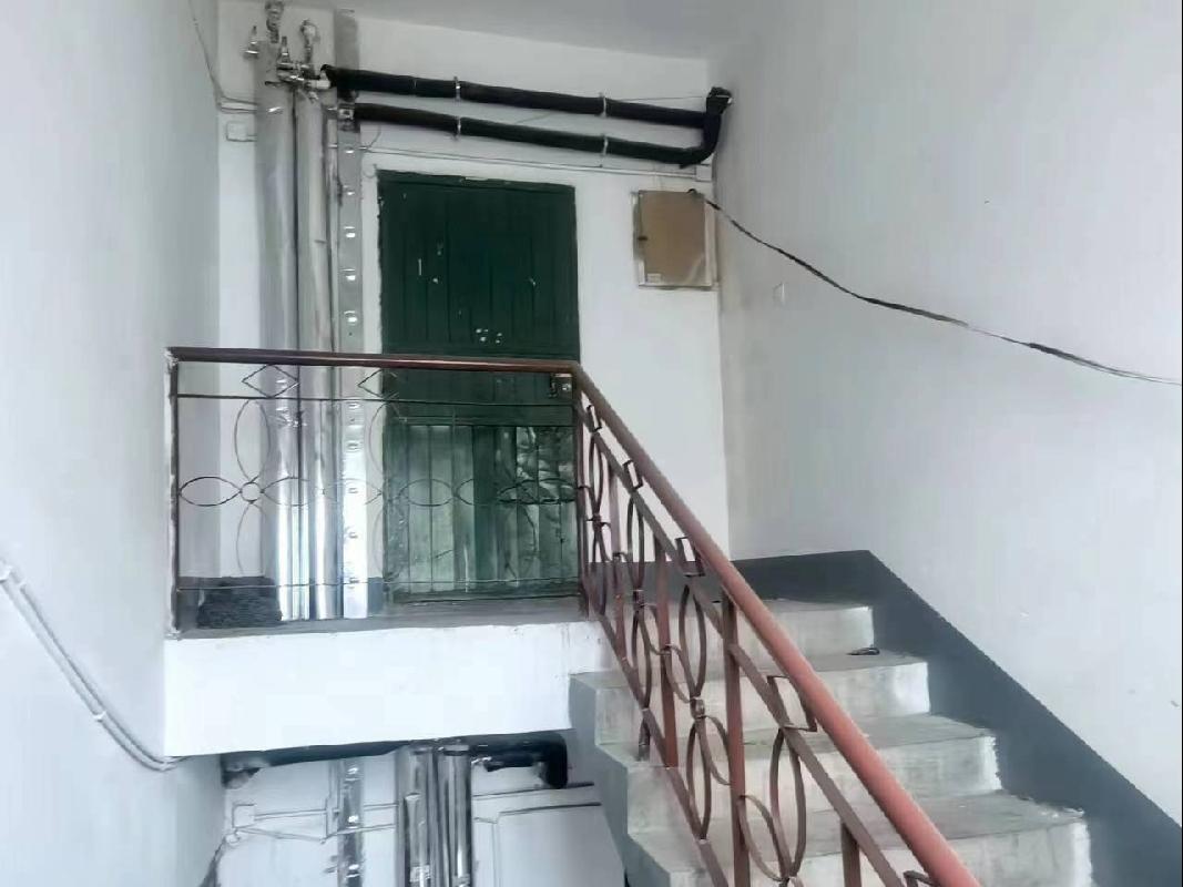临夏州康乐县康乐路34号（大修厂）二轻局家属楼二单元602室住宅转让公告（第三次）
