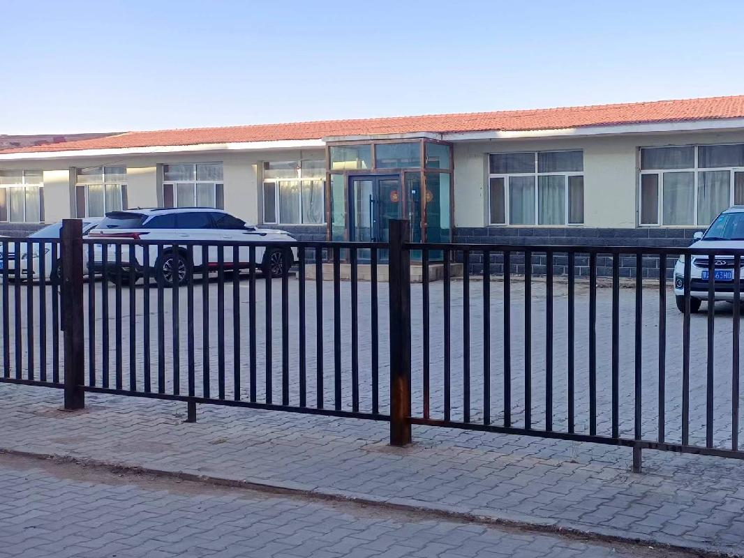 卓资县旗下营镇战备路西建兴小区，商住房（办公室）