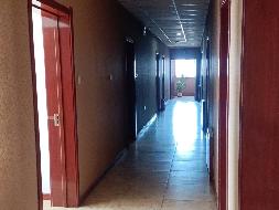 卓资县旗下营镇东街路南临街，建兴商务宾馆第四层