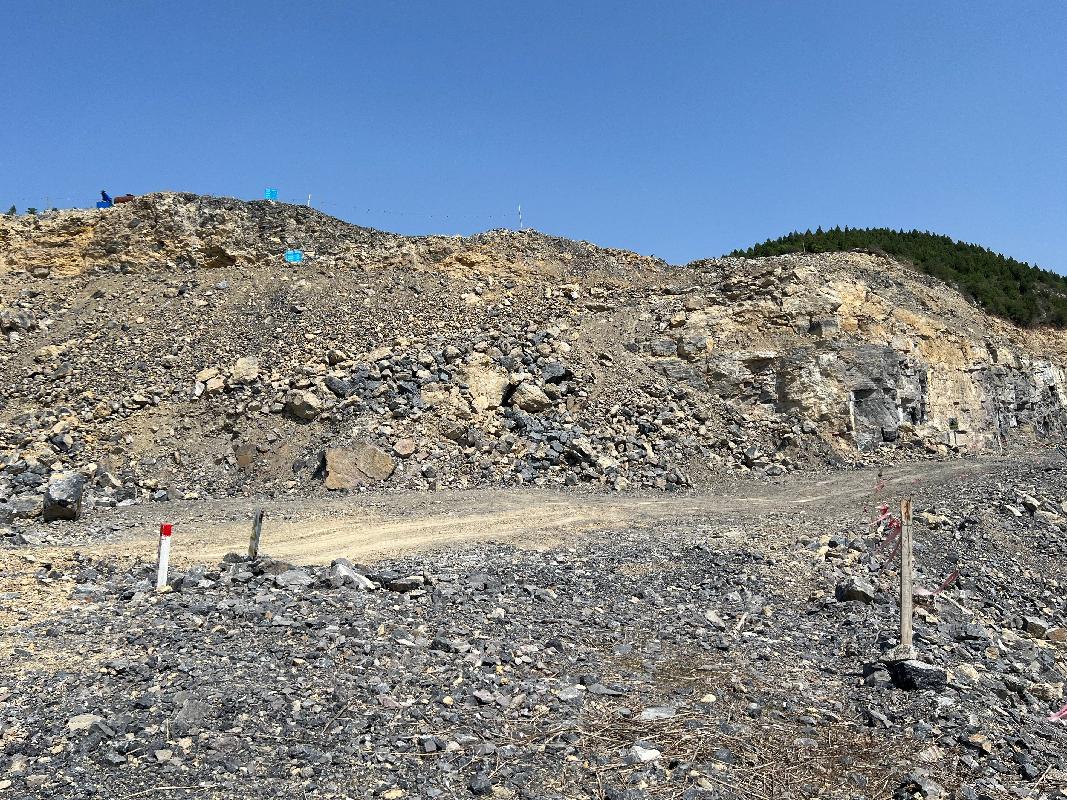石灰岩石料8.27万方转让公告