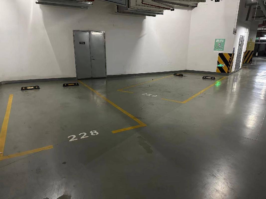 杭州市拱墅区绿地运河商务中心B1区228、229、306、318、319、320、321、322、323等9个地下车位使用权转让