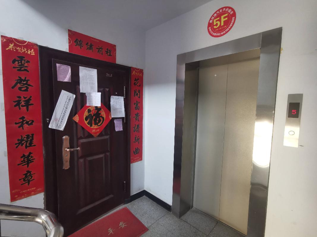 锡林浩特市万泰上上城小区22号楼3单元501室、601室、22-4车库、22-5车库打包转让