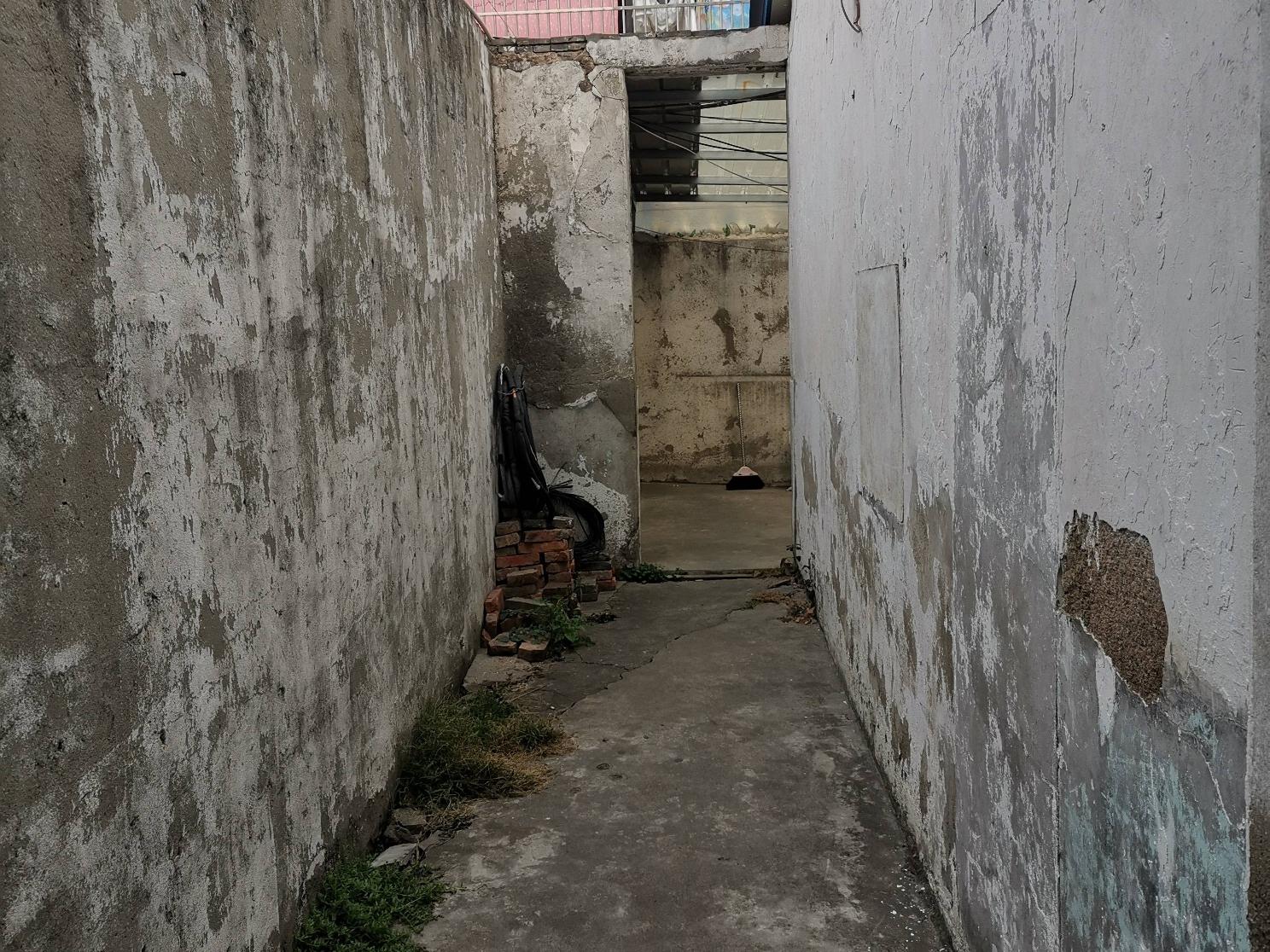 东方小学门口，兰陵北路542号-2商铺招租公告