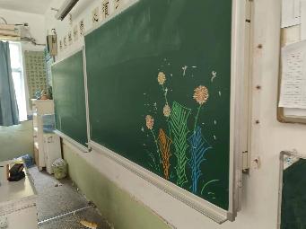 不锈钢防盗窗、灯箱、吊扇、管件、电热开水器、不锈钢架子、空调、电教仪器台、不锈钢餐桌、课桌、日光灯罩、桌椅、黑板、热水箱、座椅、伸缩门、围挡护栏等一批废旧物资转让公告