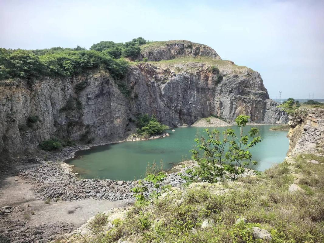 安徽芜湖三山经济开发区峨桥镇佘村采石厂废弃矿山生态修复工程产生的建筑用石转让公告（降价挂牌）(国资监测编号GR2025AH2000385)