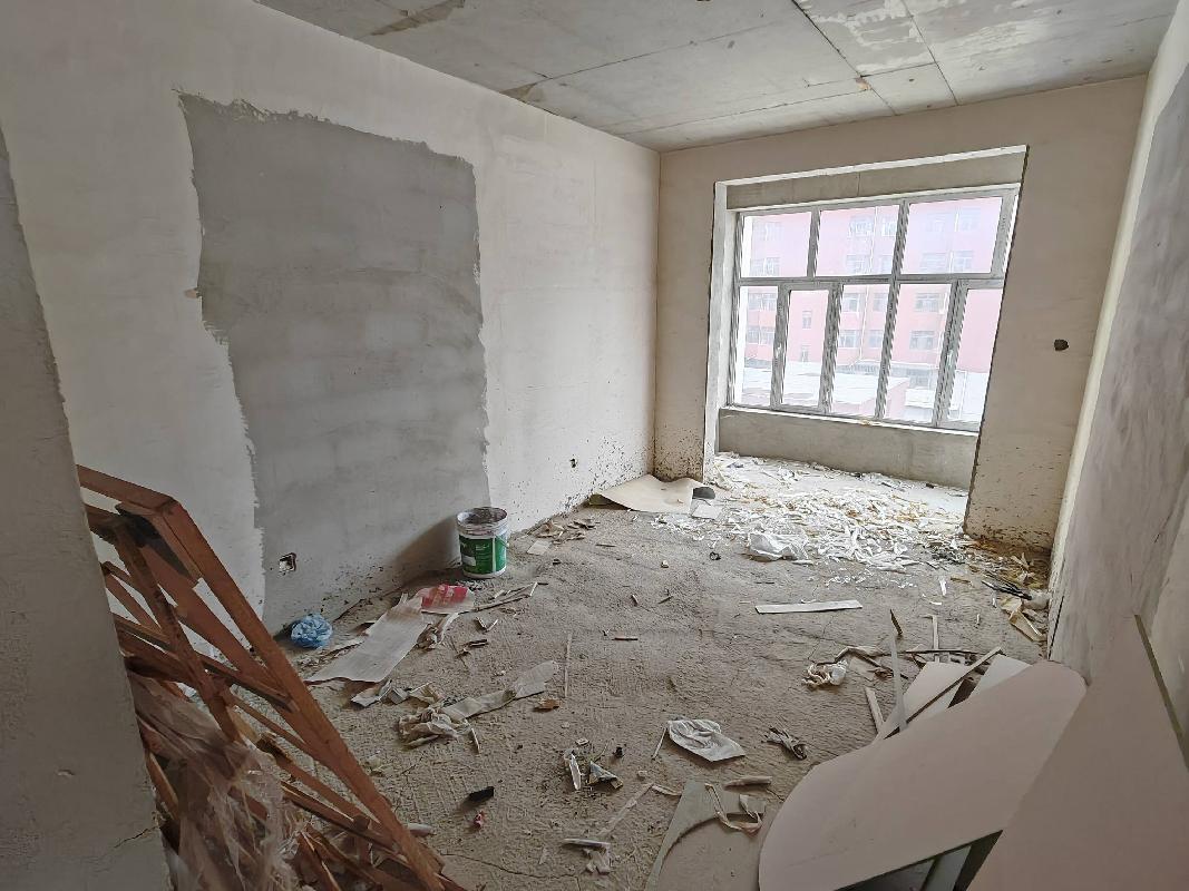 商都县新风东路南、府左街东吉新雅苑二期住宅小区26号楼4单元4楼西户的房产转让项目