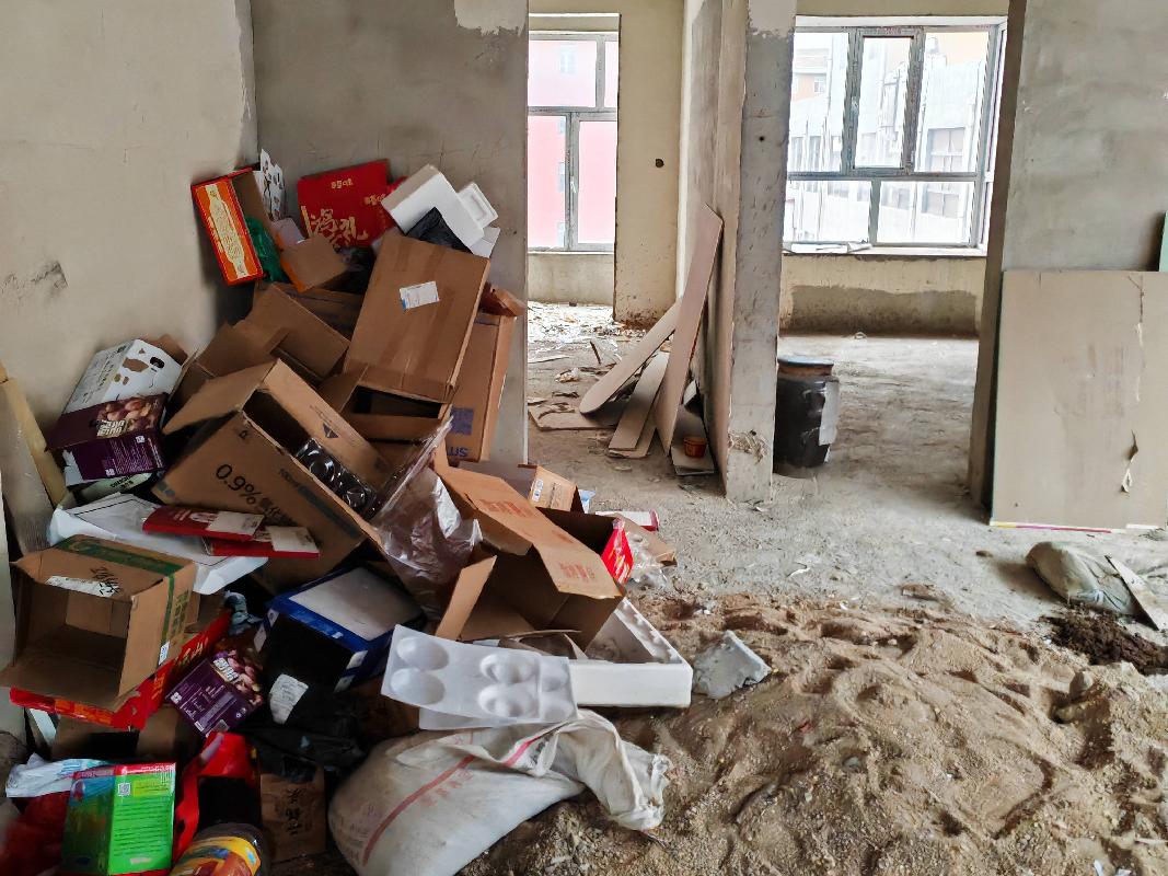 商都县新风东路南、府左街东吉新雅苑二期住宅小区26号楼4单元4楼西户的房产转让项目