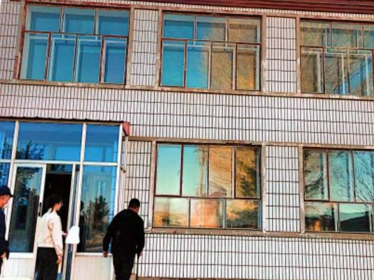 锡林郭勒盟正蓝旗原壹民砖瓦厂厂区内房屋建筑物及土地整体招租（年租金底价77142元，租期3年）(三次挂牌)