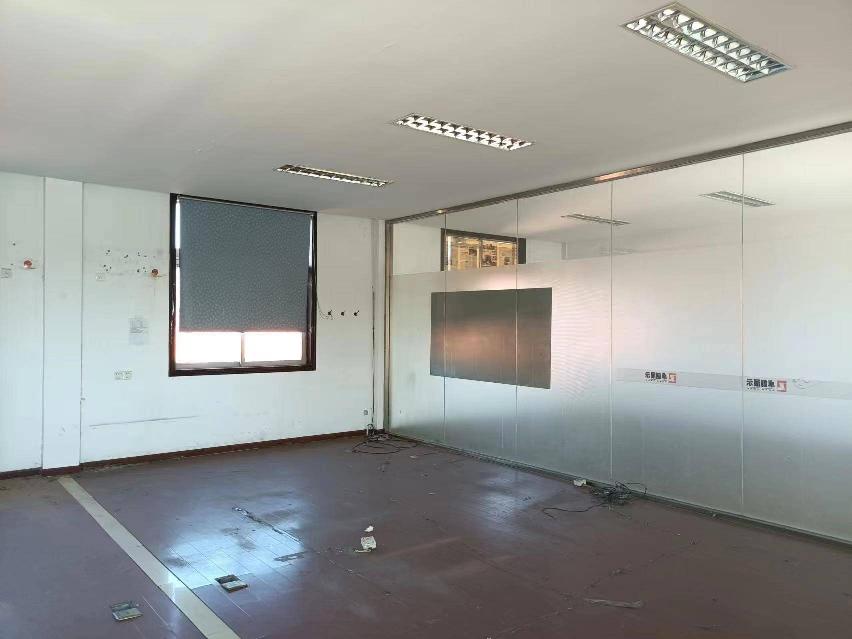 常州市钟楼区邹区镇原黄金灯饰厂6号楼二楼办公室招租公告