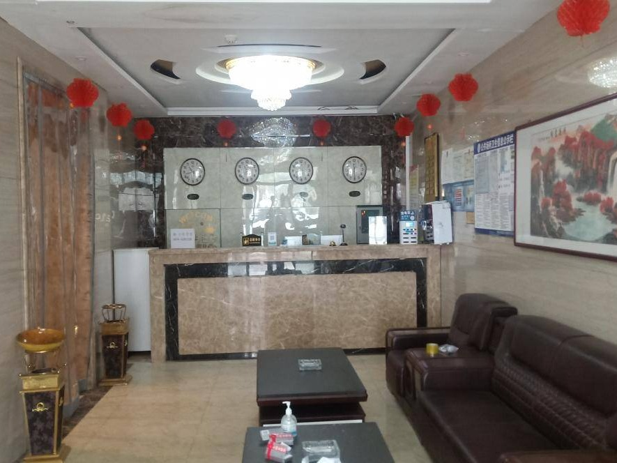 乌兰察布市察右后旗白音察干镇祥泓汽配商贸城4号楼房产招租项目（年租金底价250000元，租期3年）