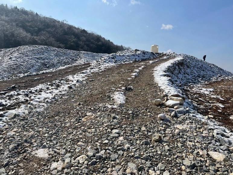 安徽省池州市曹村矿区方村矿段电石用石灰岩矿剥离物中砂石土资源转让公告(国资监测编号GR2024AH2002161)