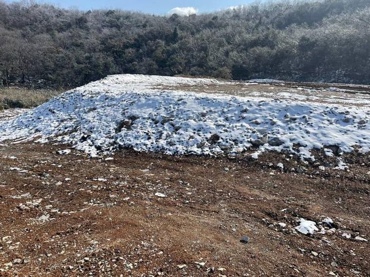 安徽省池州市曹村矿区方村矿段电石用石灰岩矿剥离物中砂石土资源转让公告(国资监测编号GR2024AH2002161)
