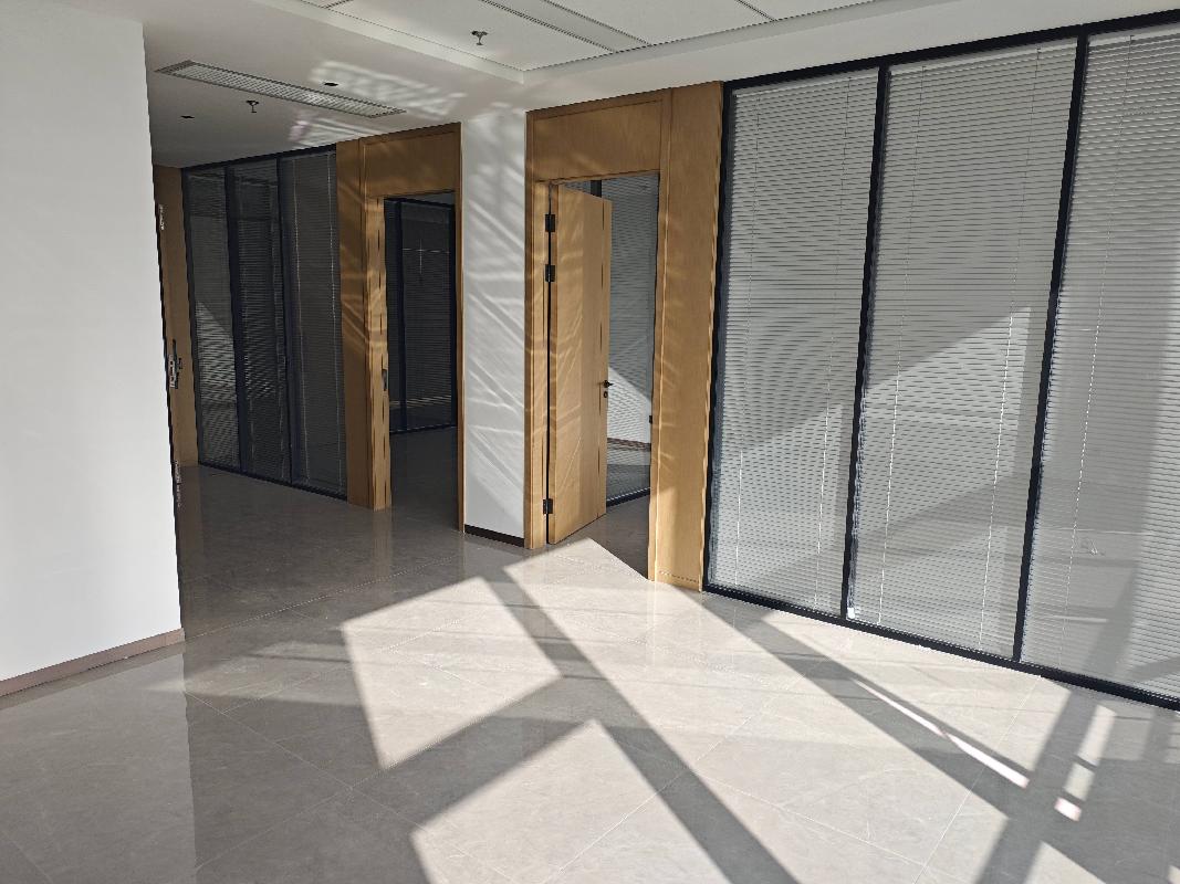 可克达拉市国投大厦第九层在建工程（约944.33㎡）整体对外转让