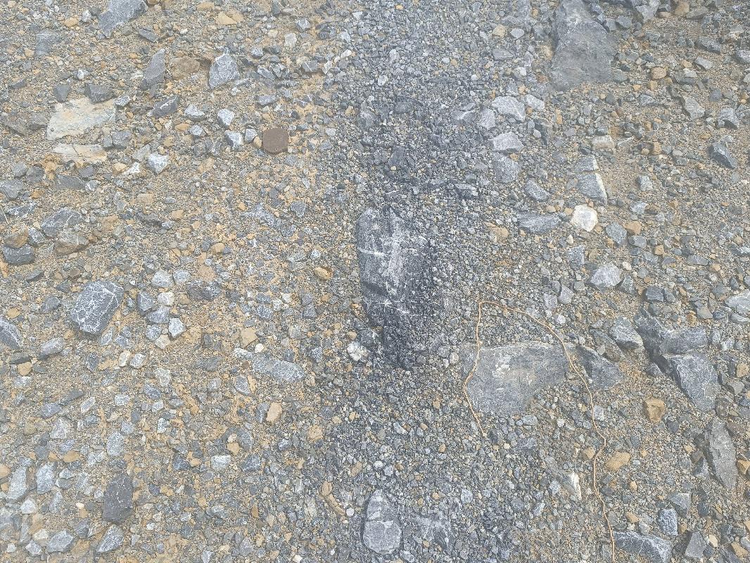 石台县虎山坦矿区及深部熔剂用灰岩矿东侧出矿道路改建工程产生的富余石料资源转让公告（二次降价挂牌）(国资监测编号GR2024AH2003015)