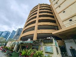 香港九龙湾大业街 59号九龙湾货运中心负一层B仓和 L4-L11 车位、中心天台停车场、第 8 层士多房、地面L4 至L7 车位、地面士多房五处房地产(国资监测编号GR2024HN1001572)