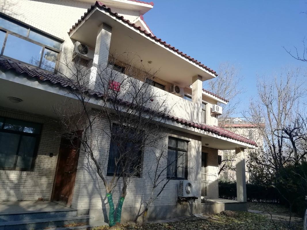 中国石油庆阳石化公司位于北京市昌平区史各庄乡定福皇庄75号碧水庄园独栋别墅转让公告（第二次）