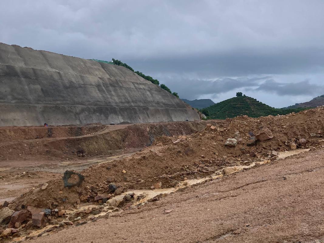 三亚市崖州区红岩队-抱古村矿区建筑用石料矿覆盖层转让(国资监测编号GR2024HI1000710)