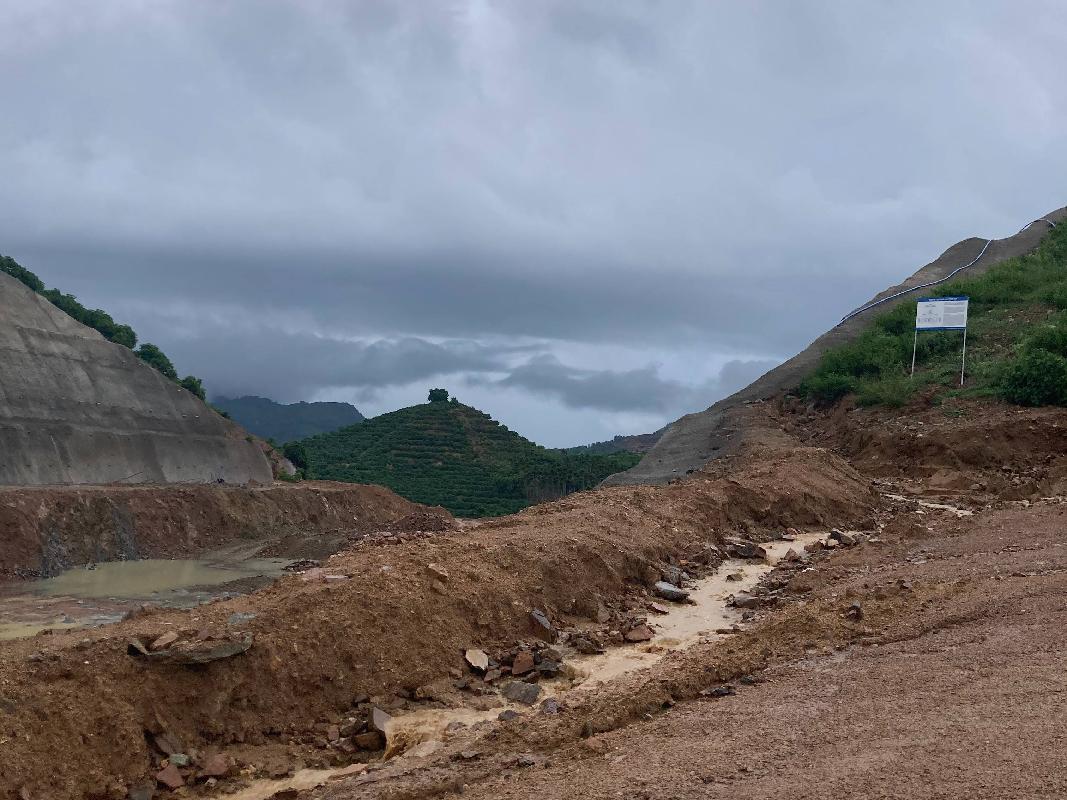 三亚市崖州区红岩队-抱古村矿区建筑用石料矿覆盖层转让(国资监测编号GR2024HI1000710)
