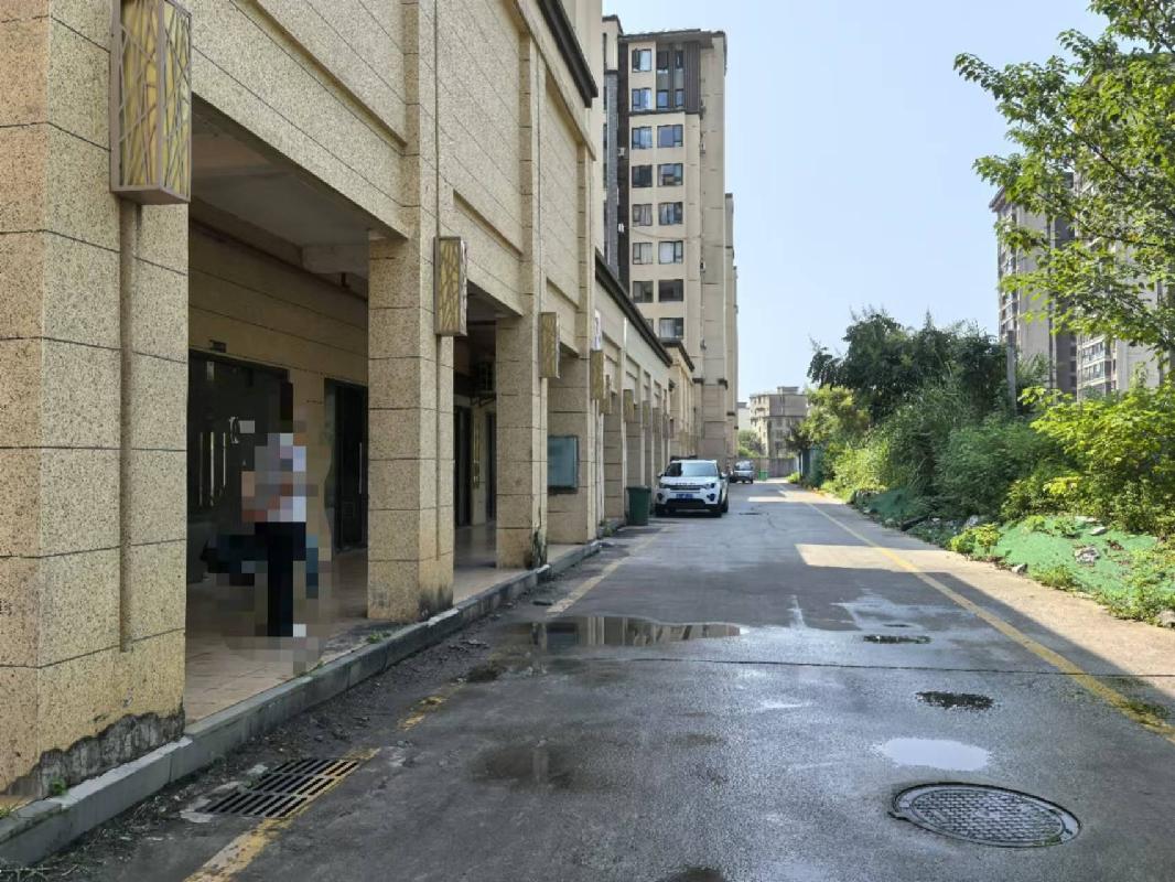 4.桂林市叠彩区站前路36号桂林国奥城23栋1-01商铺(二次挂牌)
