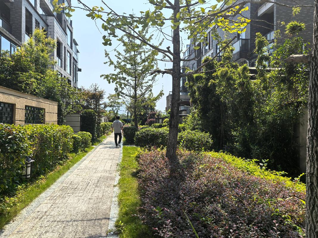 4.桂林市叠彩区站前路36号桂林国奥城23栋1-01商铺(二次挂牌)