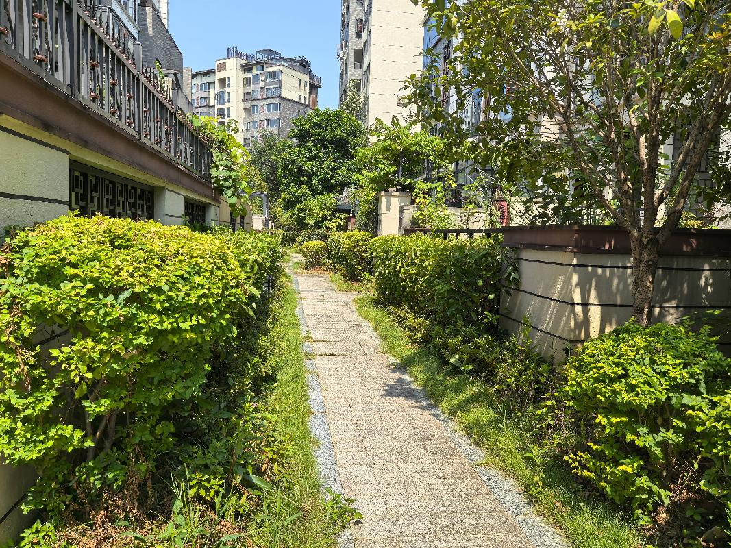 4.桂林市叠彩区站前路36号桂林国奥城23栋1-01商铺(二次挂牌)