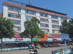 百色平果市马头镇城龙路 1 号“鑫马商厦”一楼整层商铺招租（5年）项目交易公告