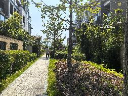 1.桂林市叠彩区北定道6号桂林国奥城23栋2-3、4、5-01号房(二次挂牌)