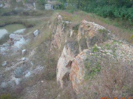 邳州市八路镇岠山东北坡废弃露采矿山生态修复产生的废弃土石料（含废弃石料、碎石和渣土）转让公告(国资监测编号GR2024JS4009848-2)
