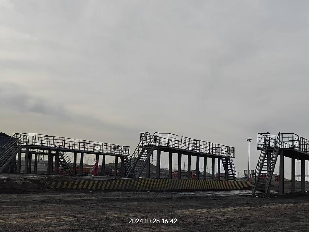 新疆哈密三塘湖能源开发建设有限责任公司租赁位于哈密三塘湖矿区石头梅一号露天煤矿一期工程6个篷布区土方及钢结构平台构筑物资产