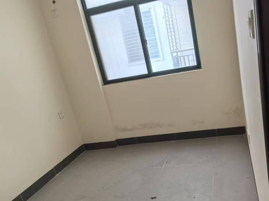中国铁路乌鲁木齐局集团有限公司转让位于海口市凤翔西路28号华荣府小区A幢一单元2103房产