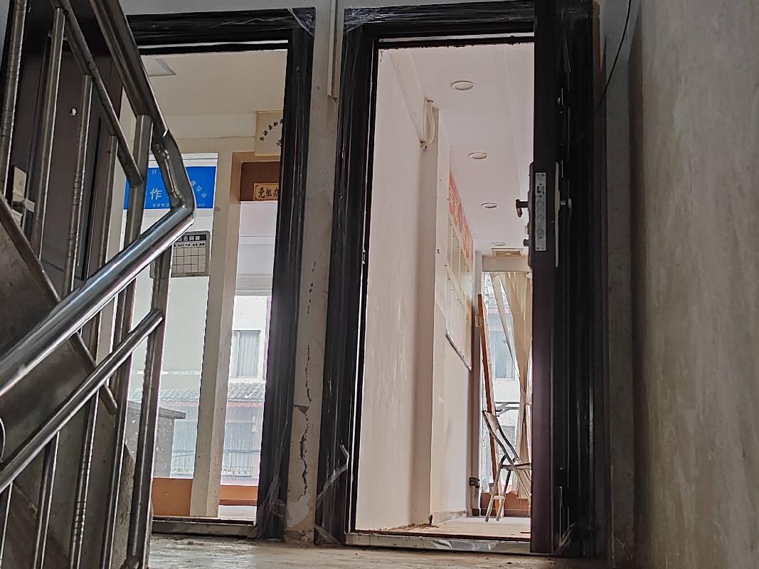 资源县资源镇西延北路经贸大厦四套住宅一车库分别转让项目交易公告