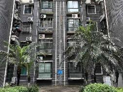 中国铁路乌鲁木齐局集团有限公司转让位于海口市凤翔西路28号华荣府小区A幢一单元2103房产