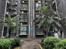 中国铁路乌鲁木齐局集团有限公司转让位于海口市凤翔西路28号华荣府小区A幢二单元1902房产