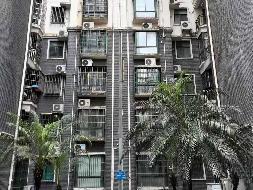 中国铁路乌鲁木齐局集团有限公司转让位于海口市凤翔西路28号华荣府小区A幢二单元1602房产