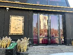 包头市昆区钢铁大街12 号街坊锡华世纪花园丹青苑RS1、RS2、RS3号底店公开出售