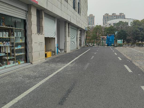 商务大楼一层东侧第二间招租公告