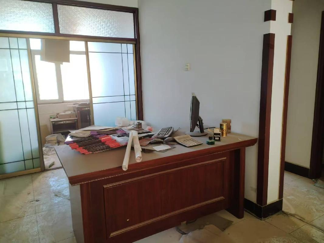 西乌珠穆沁旗巴拉嘎尔高勒镇一套住宅和一间车库打包处置