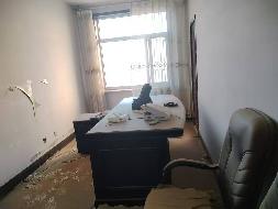 西乌珠穆沁旗巴拉嘎尔高勒镇一套住宅和一间车库打包处置