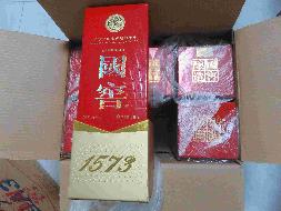 涉案物品— 一批物品外盒标识为“泸州老窖”“五粮液”“水井坊”“国窖1573”“丹泉”字样酒水分别转让项目交易公告