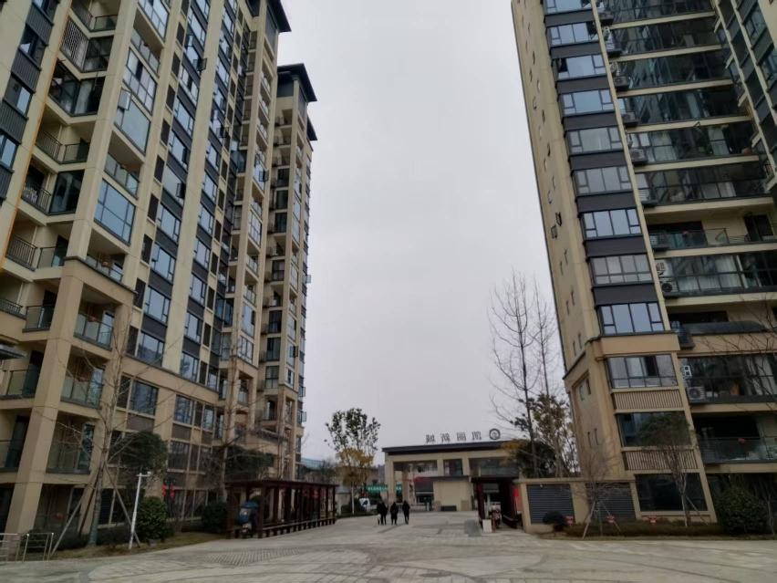 成都市彭州市安信路XX小区住宅42套转让公告（可单独购买）