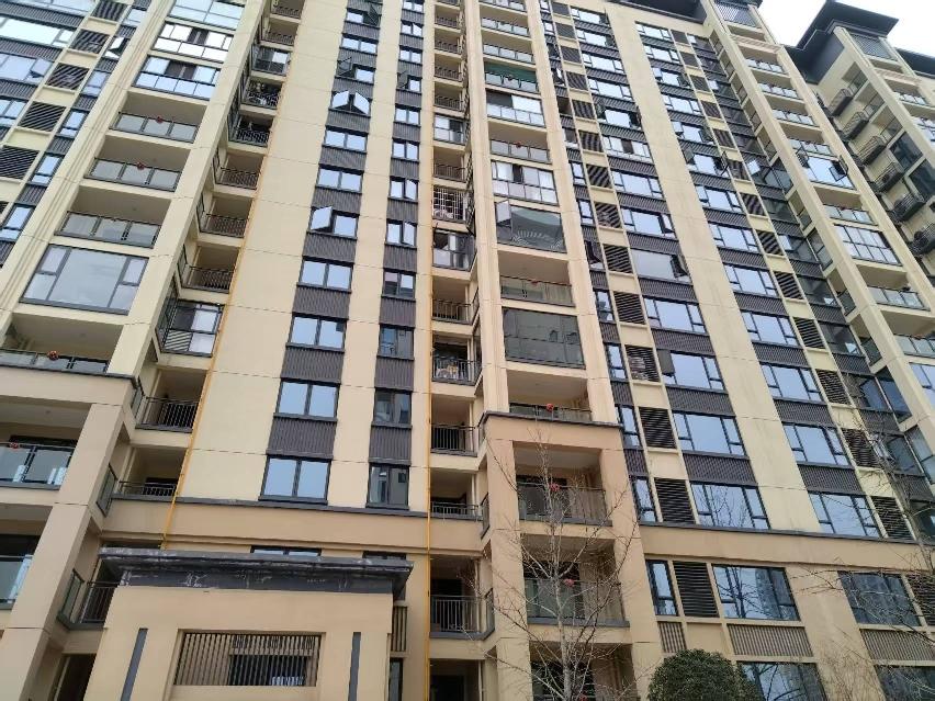 成都市彭州市安信路XX小区住宅42套转让公告（可单独购买）