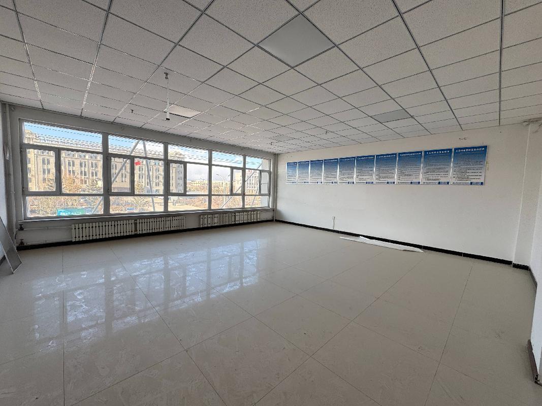 赤峰市巴林右旗大板镇一区查干沐沦街西段南侧（赛罕乌拉酒店B段）办公楼一层1#、2#厅、二层、三层公开出租（年租金底价265570.09元，租期2年）(国资监测编号GR2025NM1002680)