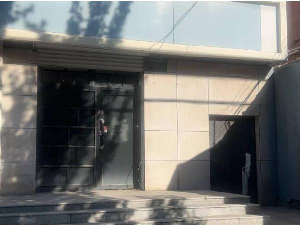 呼和浩特市新城区爱民街389号原财税职业学院15号家属楼1楼商铺从东数第1间（年租金32000元，租期5年）